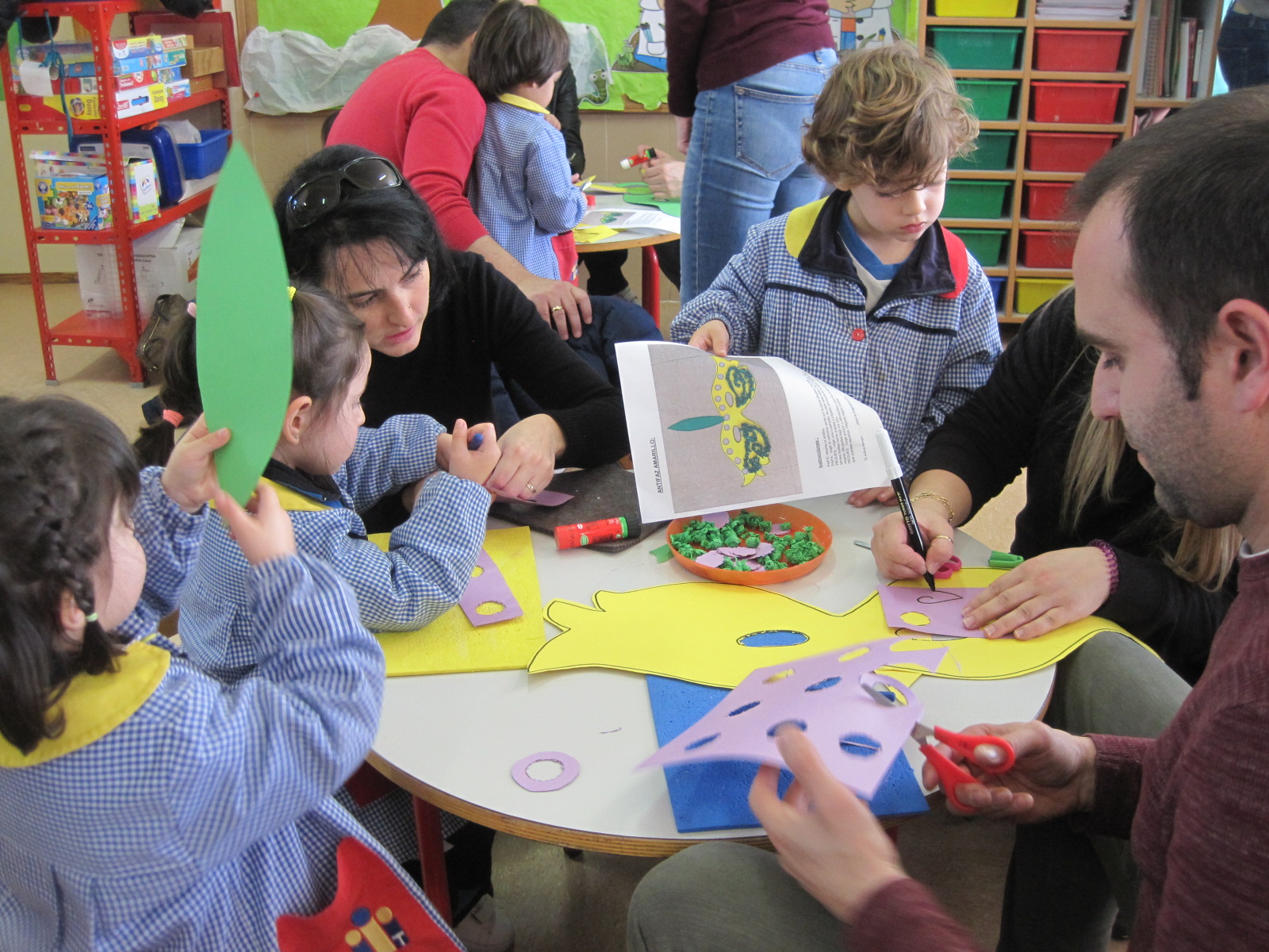 Con mis papás en el Cole